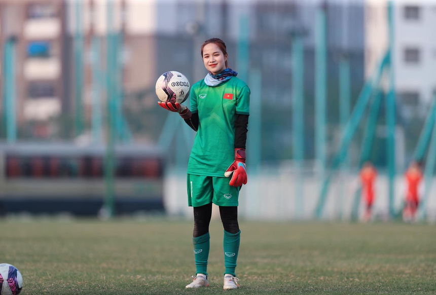 Thủ môn vừa vô địch U19 nữ quốc gia gây sốt vì nụ cười tỏa nắng cùng gu thời trang cá tính - Ảnh 5.