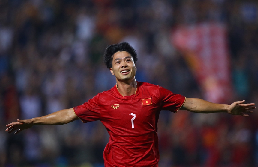 Người quan sát: 10 năm Phượng mới lại nở - Ảnh 1.