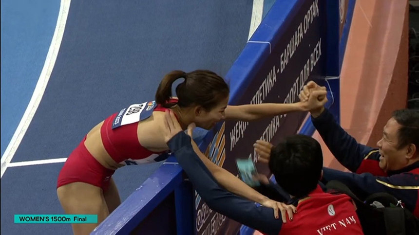 Nữ hoàng điền kinh Nguyễn Thị Oanh chơi chiêu 'núp gió' rồi bứt tốc khiến đối thủ Nhật bàng hoàng ở giải châu Á - Ảnh 3.