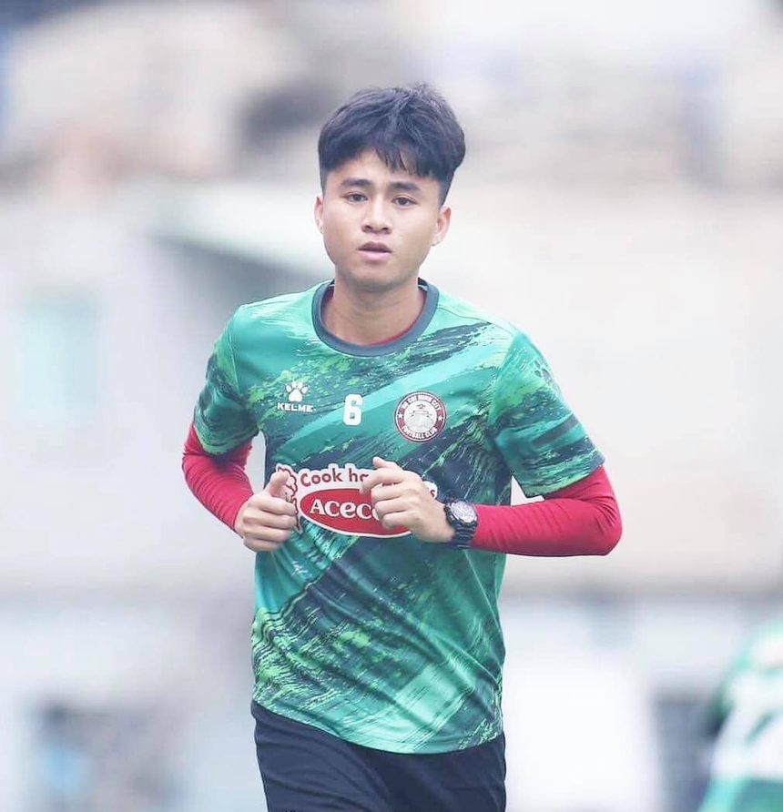 Chuyển nhượng V-League hôm nay 14/9: CLB TPHCM ký hợp đồng với tuyển thủ Pháp, Thanh Hậu đến Quảng Nam - Ảnh 2.