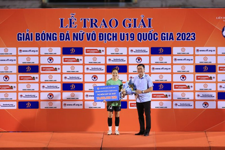 Thủ môn vừa vô địch U19 nữ quốc gia gây sốt vì nụ cười tỏa nắng cùng gu thời trang cá tính - Ảnh 2.