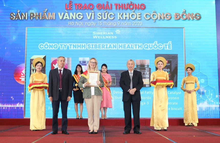 Trao giải thưởng 'Sản phẩm vàng vì sức khỏe cộng đồng' - Ảnh 1. Trao giải thưởng 'Sản phẩm vàng vì sức khỏe cộng đồng' - Ảnh 1.