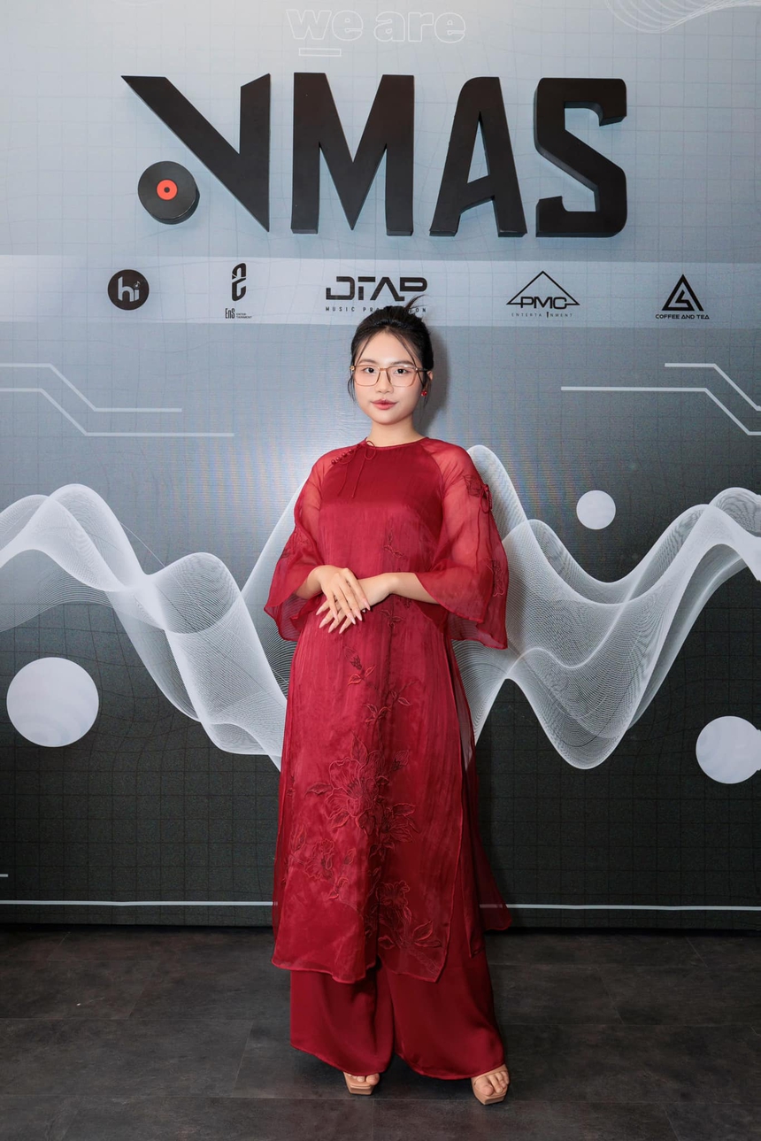 Phương Mỹ Chi từ cô bé dân ca đến âm nhạc khẳng định cá tính riêng  - Ảnh 6.