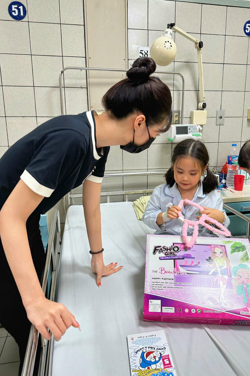 Chia sẻ nỗi đau với gia đình các nạn nhân vụ cháy chung cư mini - Ảnh 3. Chia sẻ nỗi đau với gia đình các nạn nhân vụ cháy chung cư mini - Ảnh 3.