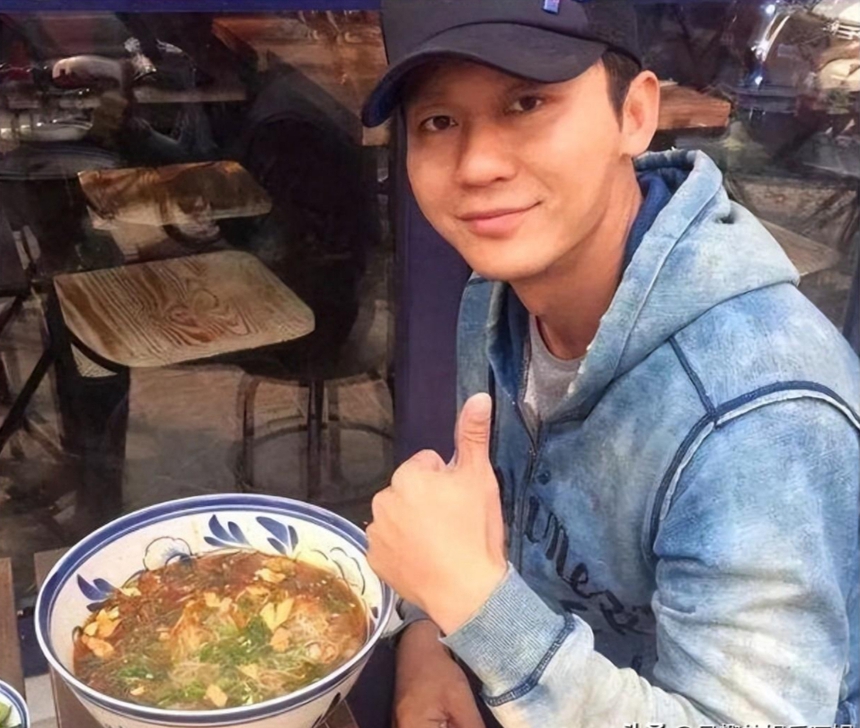 Chia tay Phạm Băng Băng, sự nghiệp của Lý Thần giảm sút hẳn, phải 'mượn hơi' cả những nhân vật hot trên mạng - Ảnh 4.