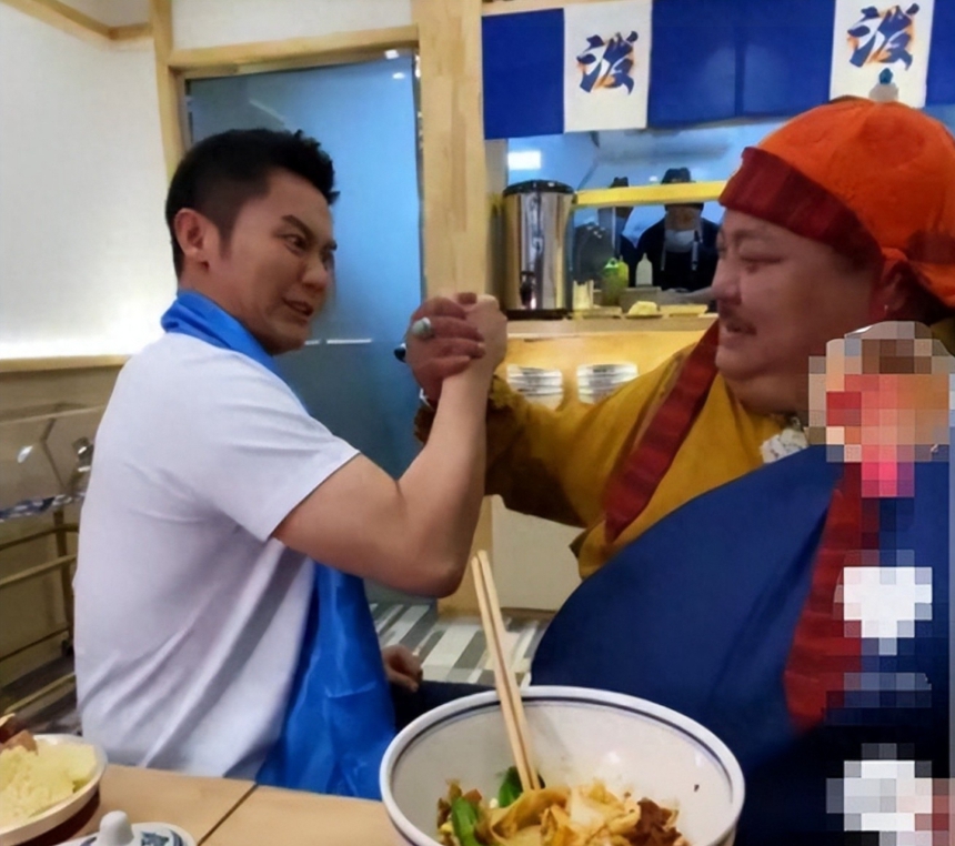 Chia tay Phạm Băng Băng, sự nghiệp của Lý Thần giảm sút hẳn, phải 'mượn hơi' cả những nhân vật hot trên mạng - Ảnh 3.