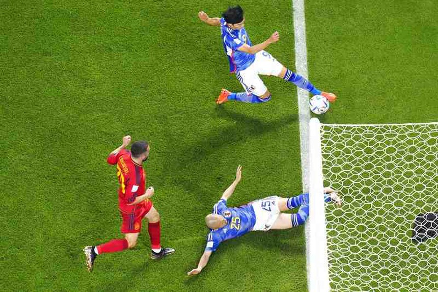 MU gặp vận đen: Cùng tình huống như ĐT Nhật Bản nhưng bị VAR phũ phàng từ chối bàn thắng - Ảnh 4.