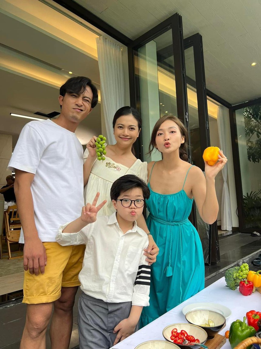 Sao Việt 16/9: Hoa hậu Diễm Hương phủ nhận là người trong đường dây mua bán mại dâm, Phương Thanh hội ngộ danh thủ Hồng Sơn - Ảnh 7.