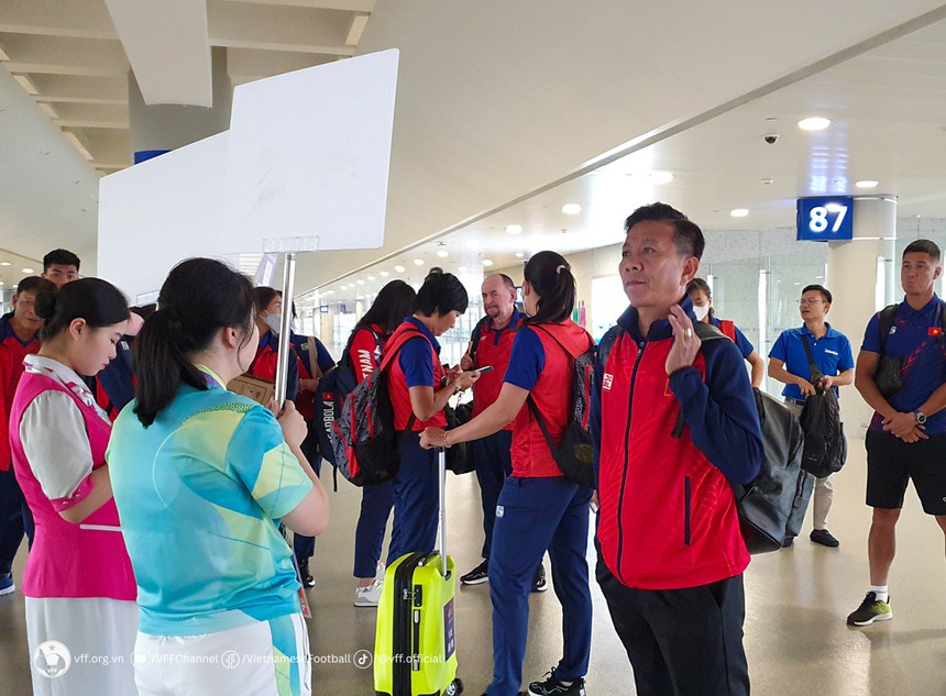 Bóng đá Việt Nam 16/9: ĐT Olympic Việt Nam gặp trục trặc giấy tờ - Ảnh 2.