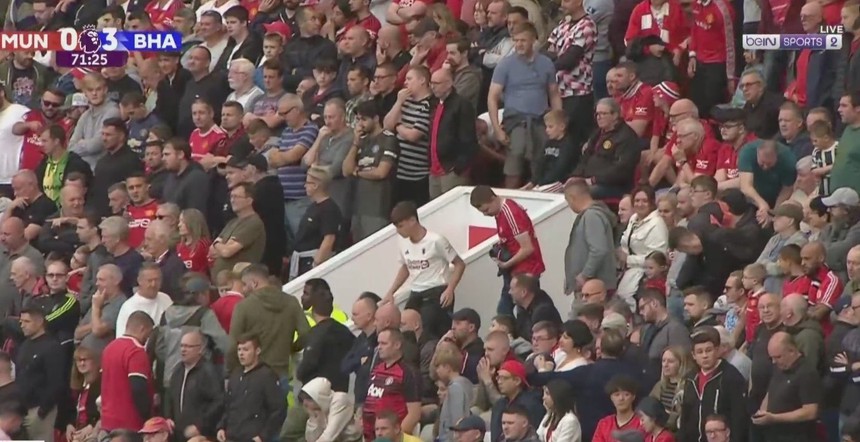 MU có màn trình diễn thảm họa trên sân nhà, CĐV la ó Ten Hag và bỏ về sớm 20 phút - Ảnh 2.