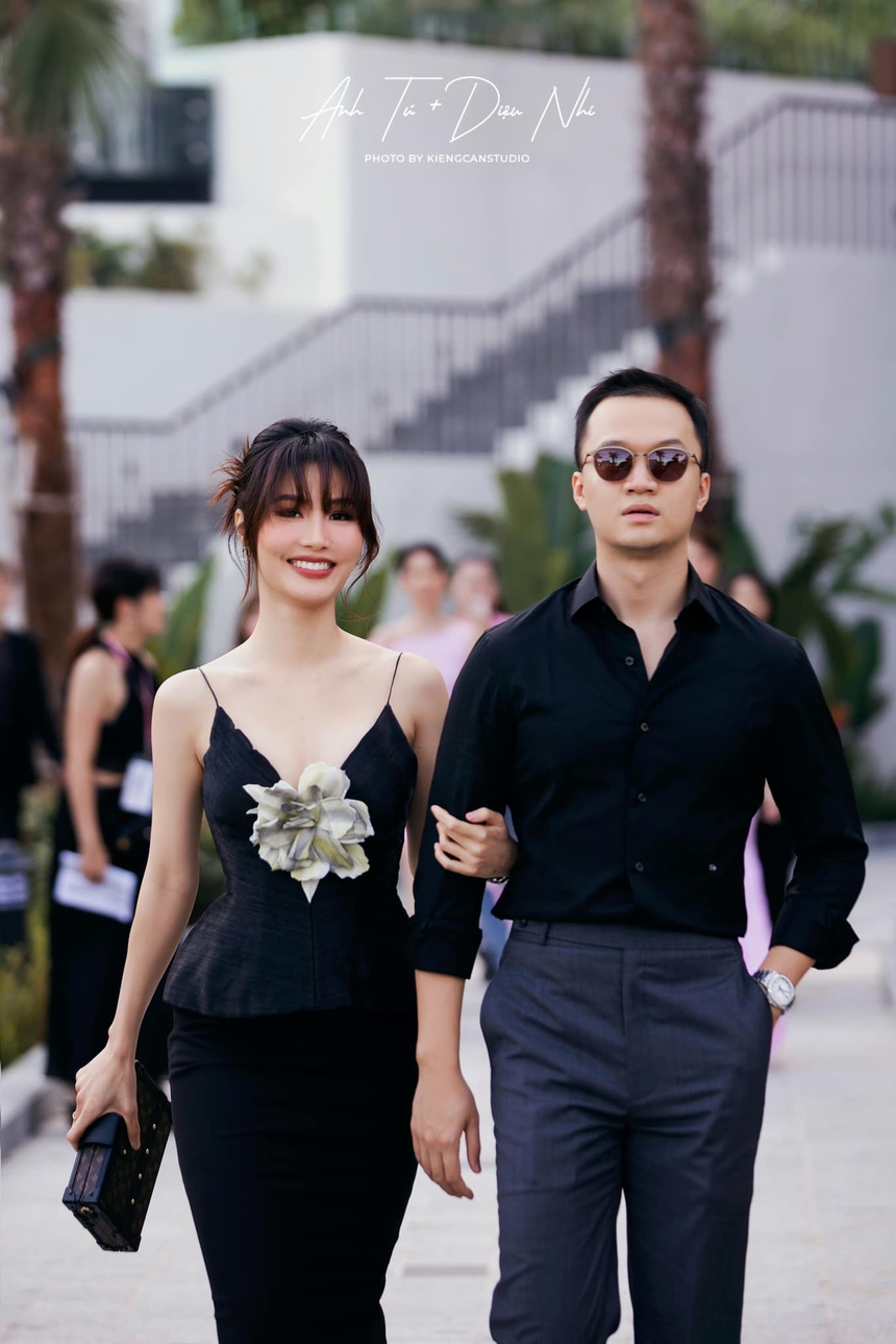 Diễm My 9x sánh đôi cùng bạn trai doanh nhân đến dự sự kiện - Ảnh 4.