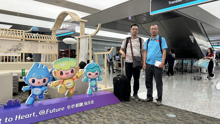 Nhóm phóng viên TTXVN đã có mặt tại Hàng Châu đưa tin về ASIAD 19 - Ảnh 2.