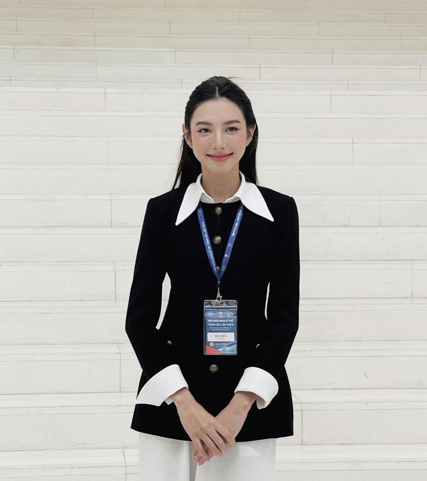 Sao Việt 17/9: Dàn hậu nhà Sen Vàng thắp hương cho các nạn nhân vụ cháy ccmn, Hòa Minzy thấy có lỗi khi không cho con trai gia đình tròn vẹn - Ảnh 5. Sao Việt 17/9: Dàn hậu nhà Sen Vàng thắp hương cho các nạn nhân vụ cháy ccmn, Hòa Minzy thấy có lỗi khi không cho con trai gia đình tròn vẹn - Ảnh 5.