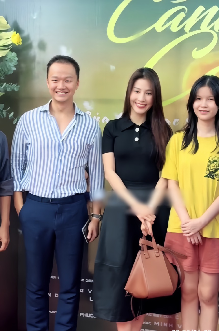 Diễm My 9x sánh đôi cùng bạn trai doanh nhân đến dự sự kiện - Ảnh 2.