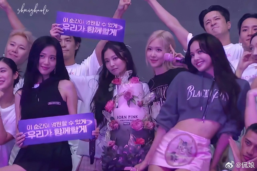 Cổ phiếu của YG tiếp tục suy giảm vì Lisa Blackpink - Ảnh 1.