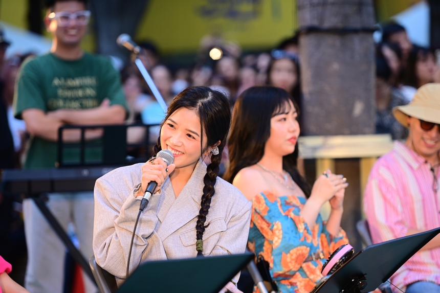 Suni mang 'Sự mập mờ' chinh phục khán giả Nhật Bản - Ảnh 6.