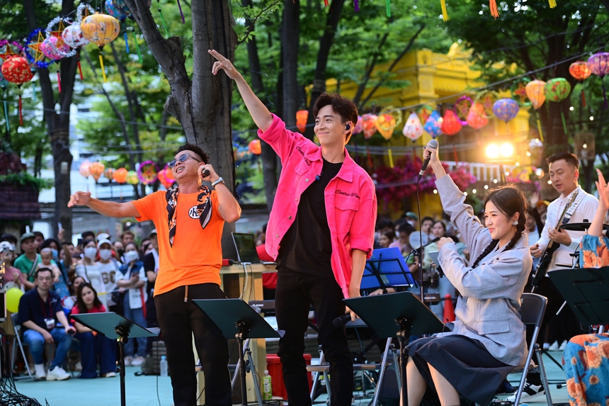 Suni mang 'Sự mập mờ' chinh phục khán giả Nhật Bản - Ảnh 7.