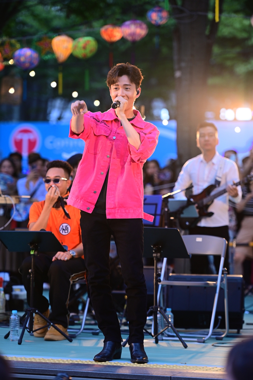 Suni mang 'Sự mập mờ' chinh phục khán giả Nhật Bản - Ảnh 8.