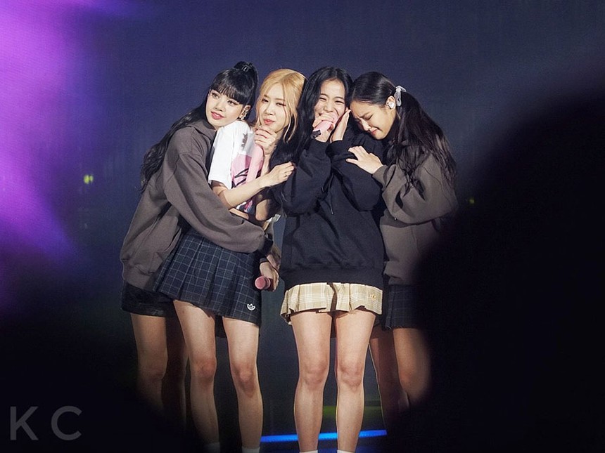 Ảnh chụp Lisa Blackpink và chị gái của Jisoo gây sốt vì nhan sắc - Ảnh 4. Ảnh chụp Lisa Blackpink và chị gái của Jisoo gây sốt vì nhan sắc - Ảnh 4.