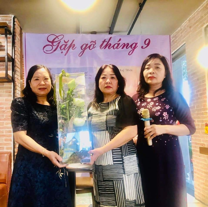 Đọc trường ca 'Người về trong hương': Thơ bay từ phía trăng lên - Ảnh 5.