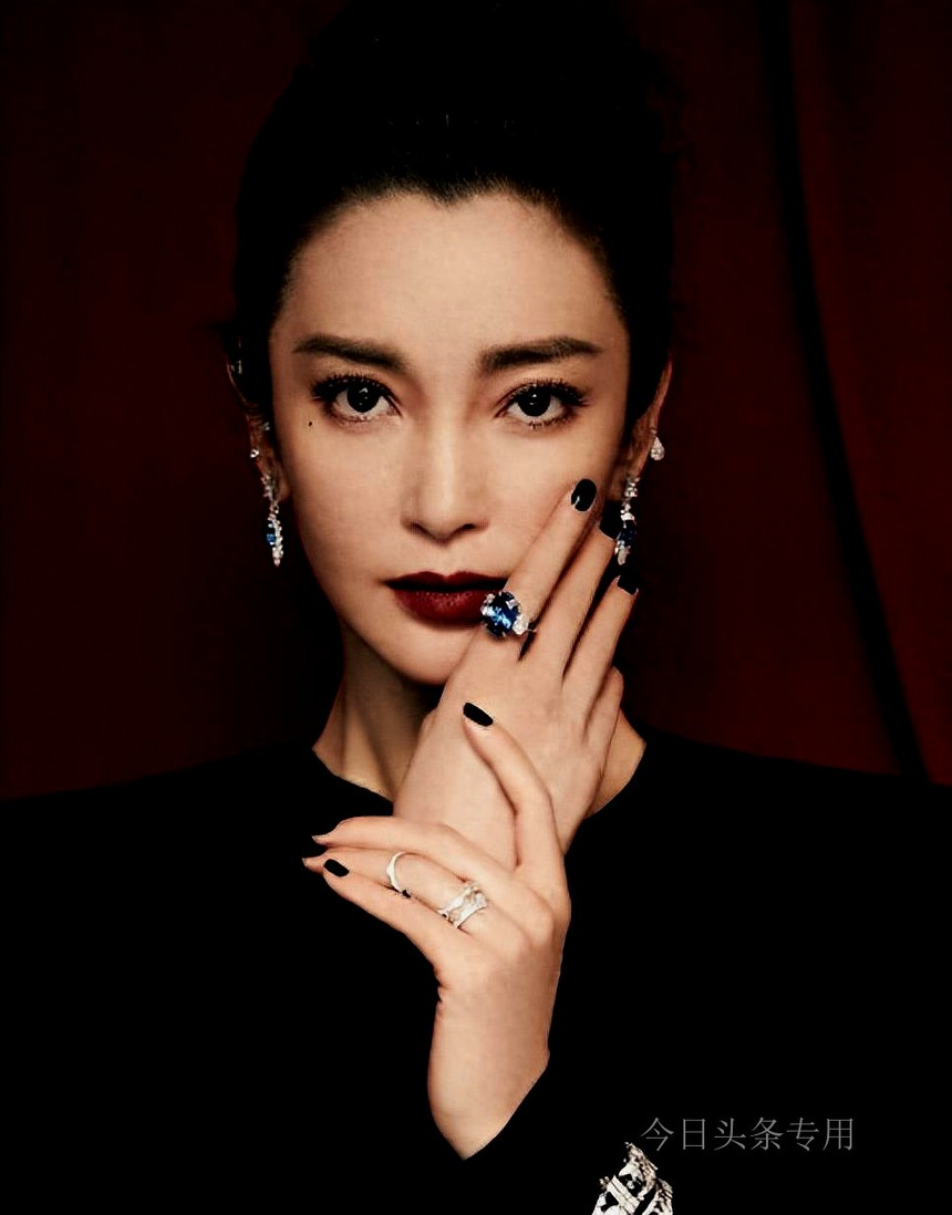 'Đại hoa đán' Lý Băng Băng tình duyên lận đận, 50 tuổi chưa chồng, không con - Ảnh 1.