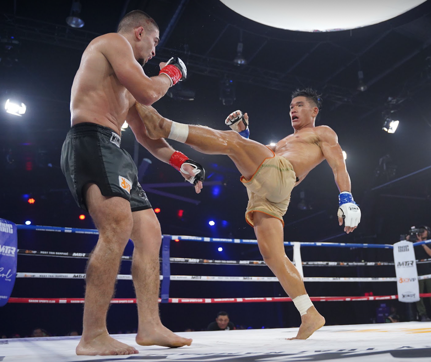 Thắng loạt đối thủ quốc tế, võ sĩ Trần Quốc Tuấn vô địch giải Muay Thai khốc liệt 4-man Tournament - Ảnh 1.