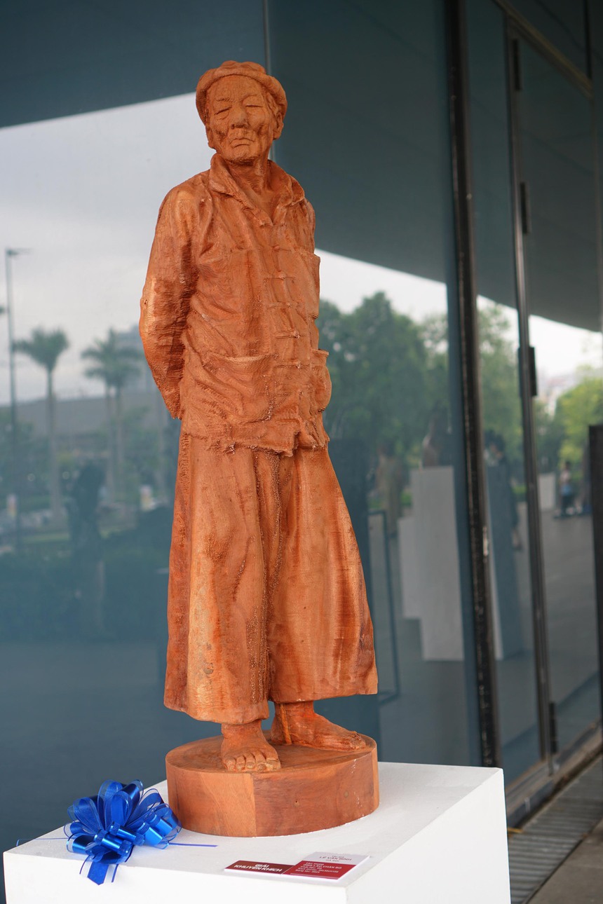 Rút ngắn vòng quay của triển lãm điêu khắc toàn quốc - Ảnh 5. Rút ngắn vòng quay của triển lãm điêu khắc toàn quốc - Ảnh 5.