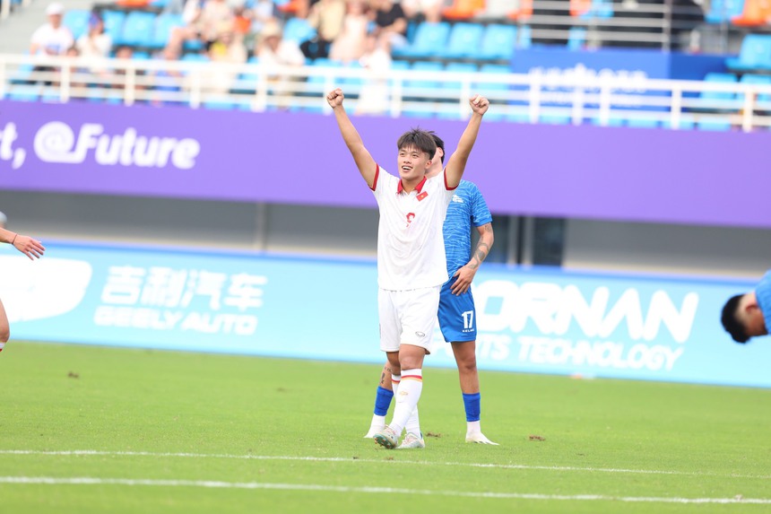 BLV Vũ Quang Huy: “Asiad 19 sẽ tạo bệ phóng cho cầu thủ trẻ Việt Nam trưởng thành” - Ảnh 1. BLV Vũ Quang Huy: “Asiad 19 sẽ tạo bệ phóng cho cầu thủ trẻ Việt Nam trưởng thành” - Ảnh 1.