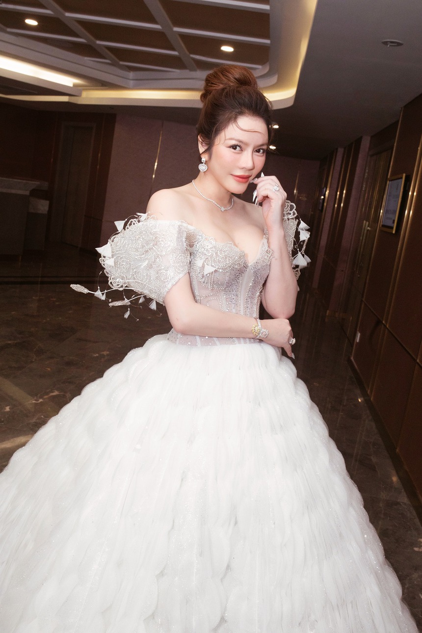 Lý Nhã Kỳ công khai ảnh fan cuồng đeo bám, nhiều sao khác 'chung cảnh ngộ' - Ảnh 3. Lý Nhã Kỳ công khai ảnh fan cuồng đeo bám, nhiều sao khác 'chung cảnh ngộ' - Ảnh 3.