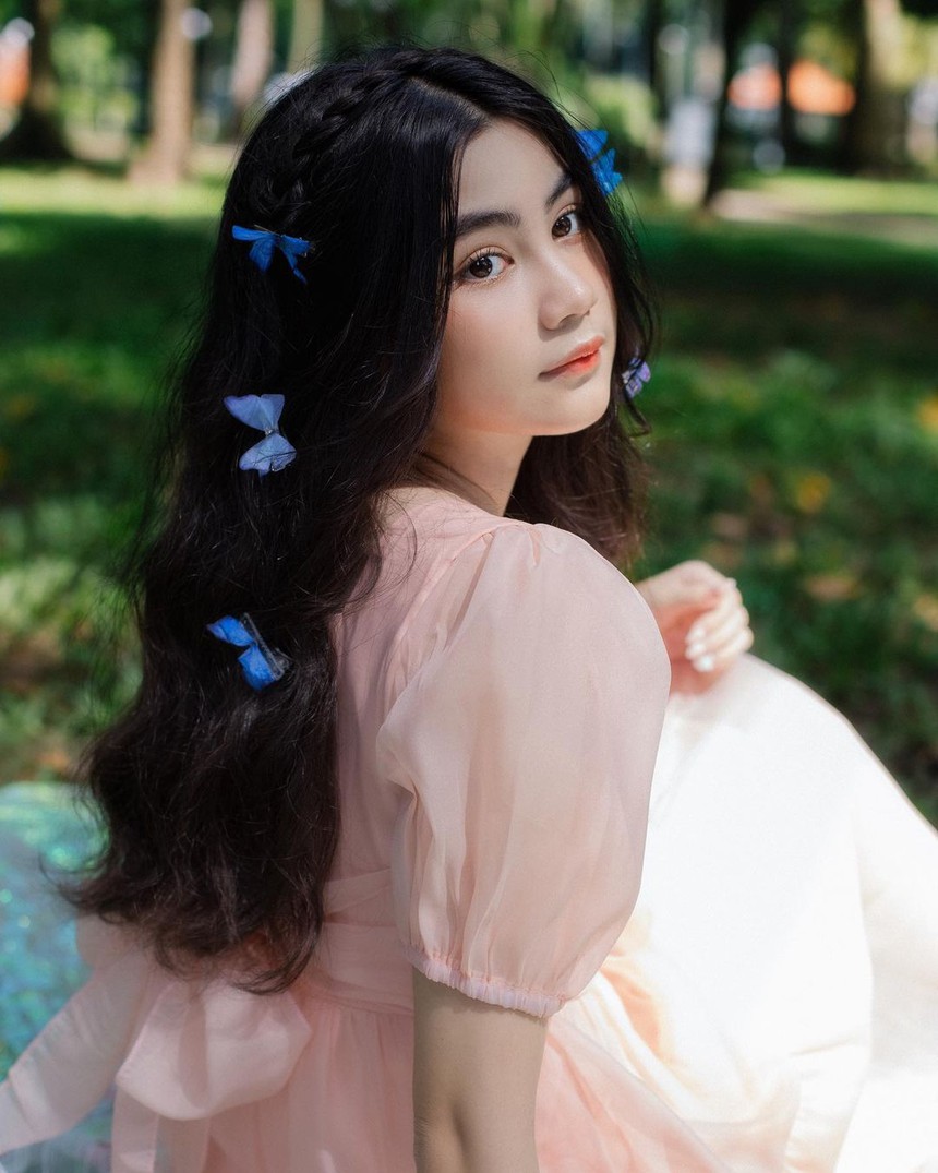 Con gái Quyền Linh 15 tuổi nhan sắc trong veo nhưng chuộng phong cách trưởng thành - Ảnh 11.
