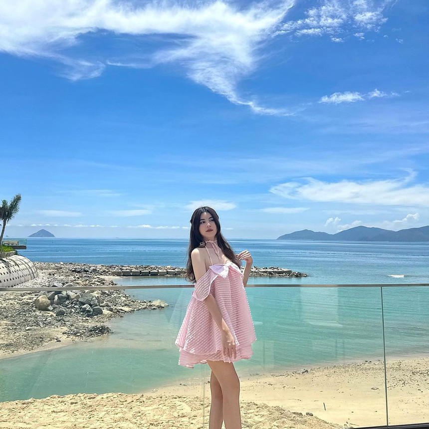 Con gái Quyền Linh 15 tuổi nhan sắc trong veo nhưng chuộng phong cách trưởng thành - Ảnh 1.