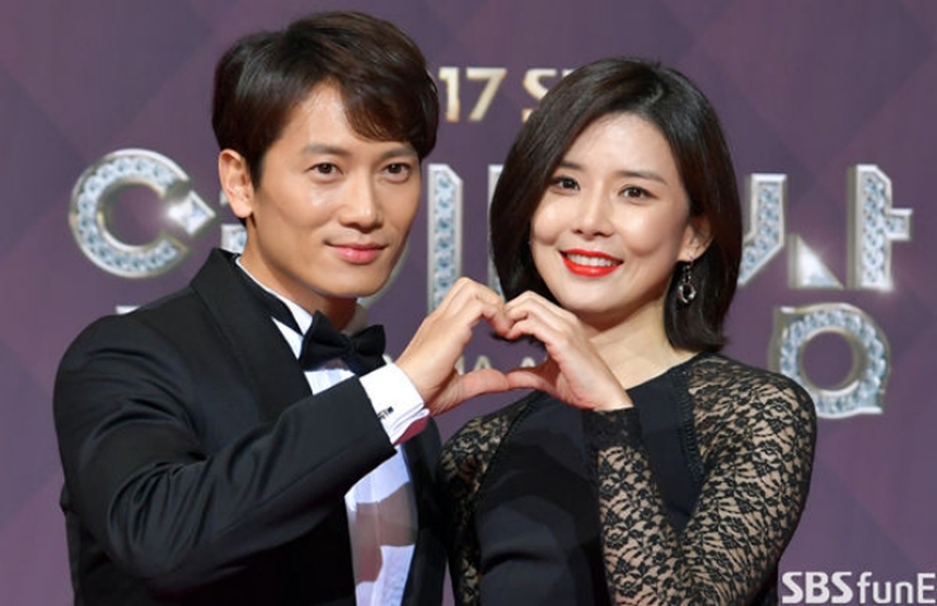 Khi mỹ nam phim Hàn yêu chiều vợ khiến fan nức nở: Hyun Bin, Bi Rain - Ảnh 5.