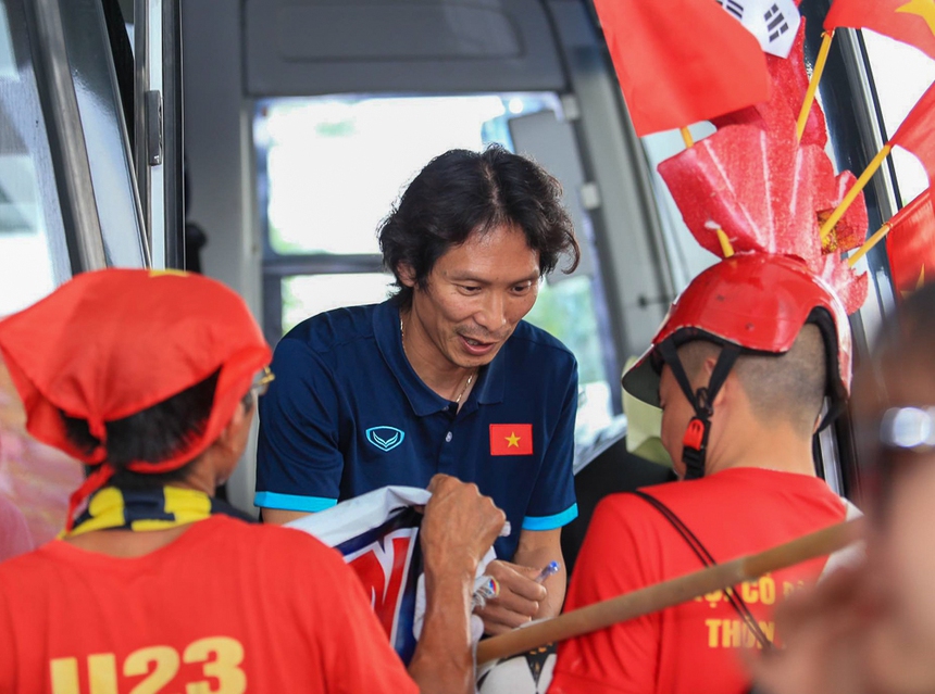 Chuyển nhượng V-League ngày 3/9: HAGL liên hệ bộ đôi 'sát thủ' của CLB TPHCM, HLV Gong Oh Kyun quay lại V-League - Ảnh 4.