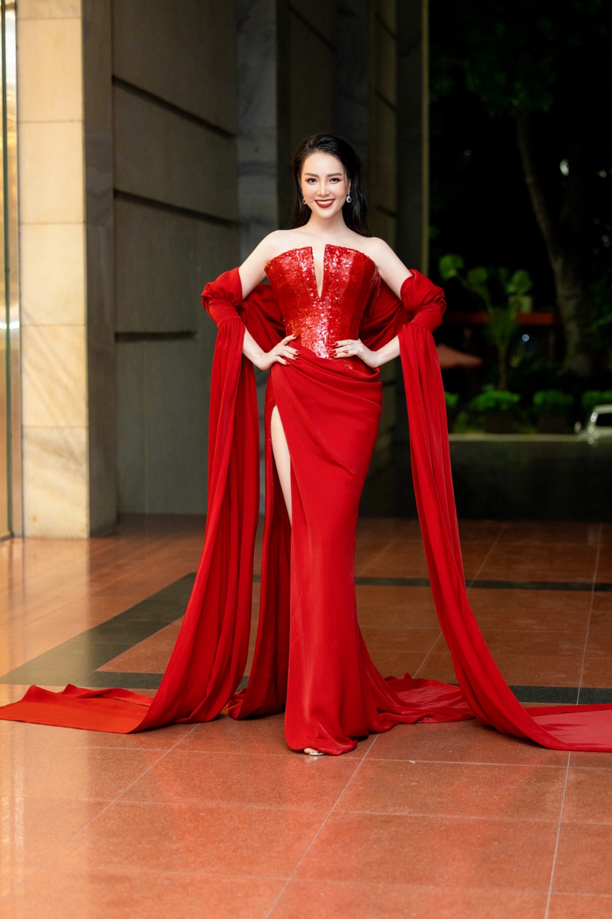 Á hậu Thuỵ Vân: 10 năm kết hôn nhưng ông xã doanh nhân vẫn là một 'ẩn số' - Ảnh 2. Á hậu Thuỵ Vân: 10 năm kết hôn nhưng ông xã doanh nhân vẫn là một 'ẩn số' - Ảnh 2.