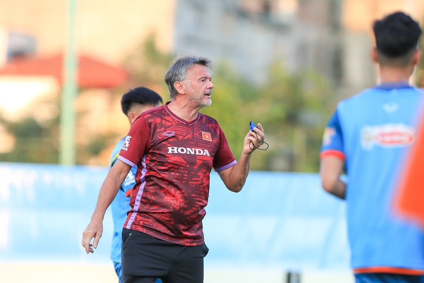 Học trò cũ cảm ơn ông Troussier - Ảnh 2. Học trò cũ cảm ơn ông Troussier - Ảnh 2.