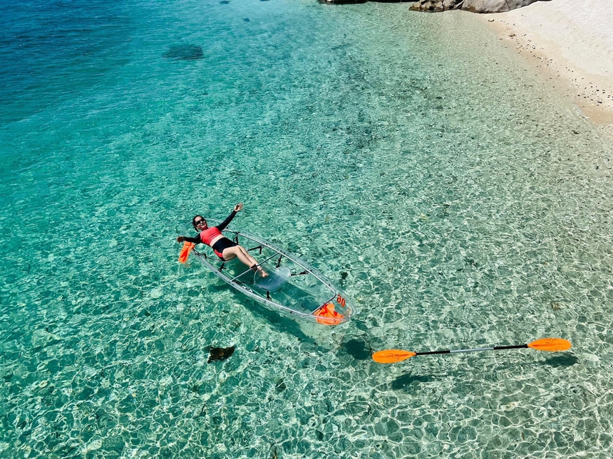 Săn máy bay hạ cánh, lên hình cực ảo ở bãi Đầm Trầu - đặc sản có một không hai tại Côn Đảo - Ảnh 9. Săn máy bay hạ cánh, lên hình cực ảo ở bãi Đầm Trầu - đặc sản có một không hai tại Côn Đảo - Ảnh 9.