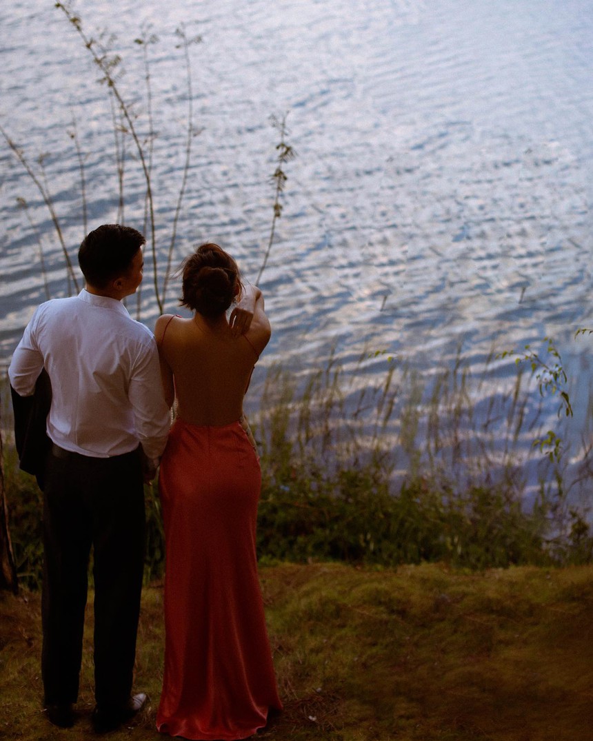 Phạm Quỳnh Anh công khai tình tứ bên cạnh bạn trai kém tuổi  - Ảnh 3.