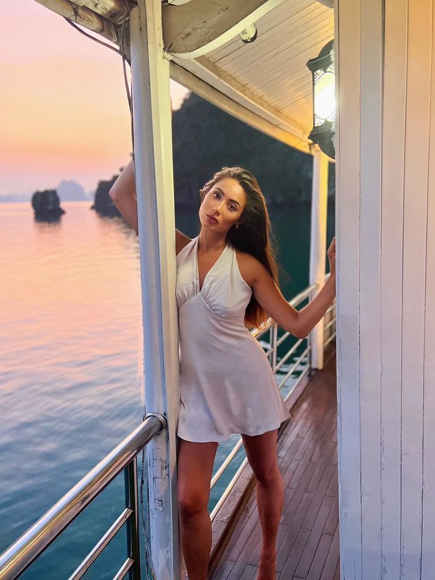 Hai "bông hồng lai" Lydie Vũ - Emma Lê: Nhan sắc cuốn hút, diện toàn váy áo tôn dáng nuột - Ảnh 10. Hai "bông hồng lai" Lydie Vũ - Emma Lê: Nhan sắc cuốn hút, diện toàn váy áo tôn dáng nuột - Ảnh 10.