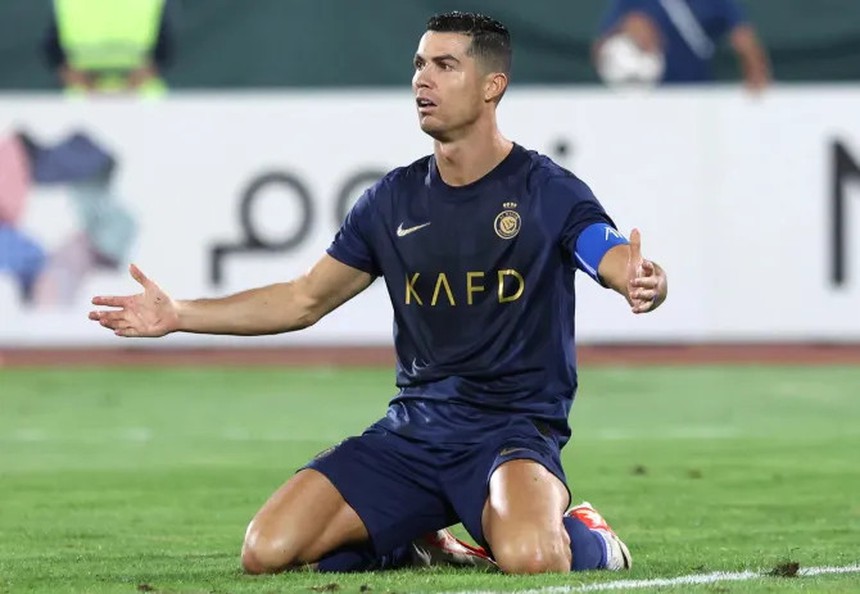 Ronaldo phải thi đấu trước hàng loạt hình nộm "kỳ quái" tại Asian Champions League - Ảnh 5.