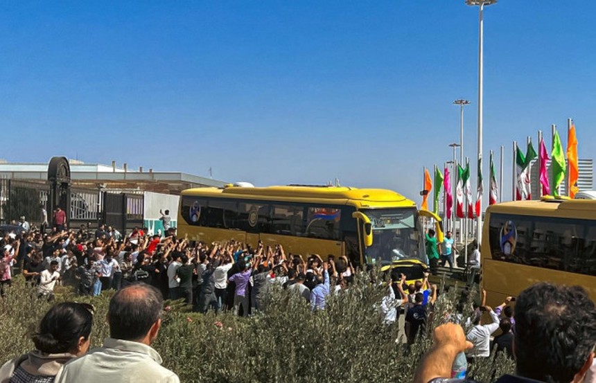 Ronaldo phải thi đấu trước hàng loạt hình nộm "kỳ quái" tại Asian Champions League - Ảnh 4.