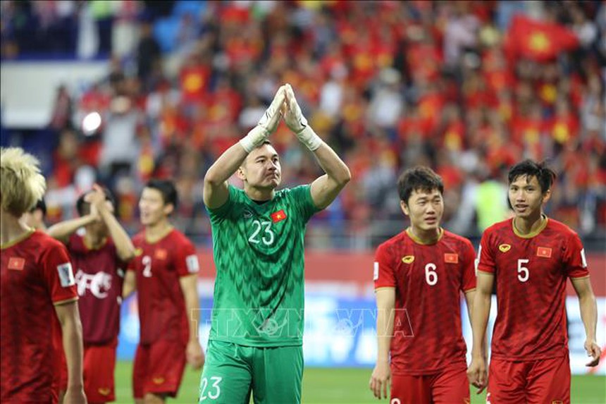 Văn Lâm ẵm giải cầu thủ hay nhất trận khi cứu thua xuất sắc, khiến 'thần đồng' Nhật Bản choáng váng và nhận điểm số thấp khó tin - Ảnh 2.