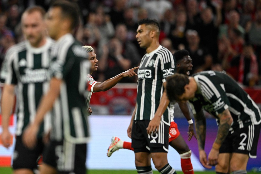 Thương lắm, Quỷ đỏ ơi! - Ảnh 1. Thương lắm, Quỷ đỏ ơi! - Ảnh 1.