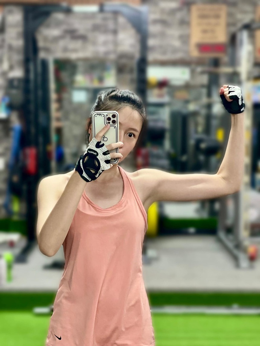 Em gái Trấn Thành ngày càng lên hương sắc vóc, khéo tôn dáng nhờ gu thời trang "đỉnh của chóp" - Ảnh 3.