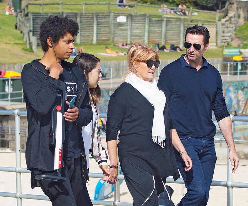 Chuyện tình "chị em" hiếm có của 'Người Sói' Hugh Jackman và Deborra-lee Jackman - Ảnh 4.