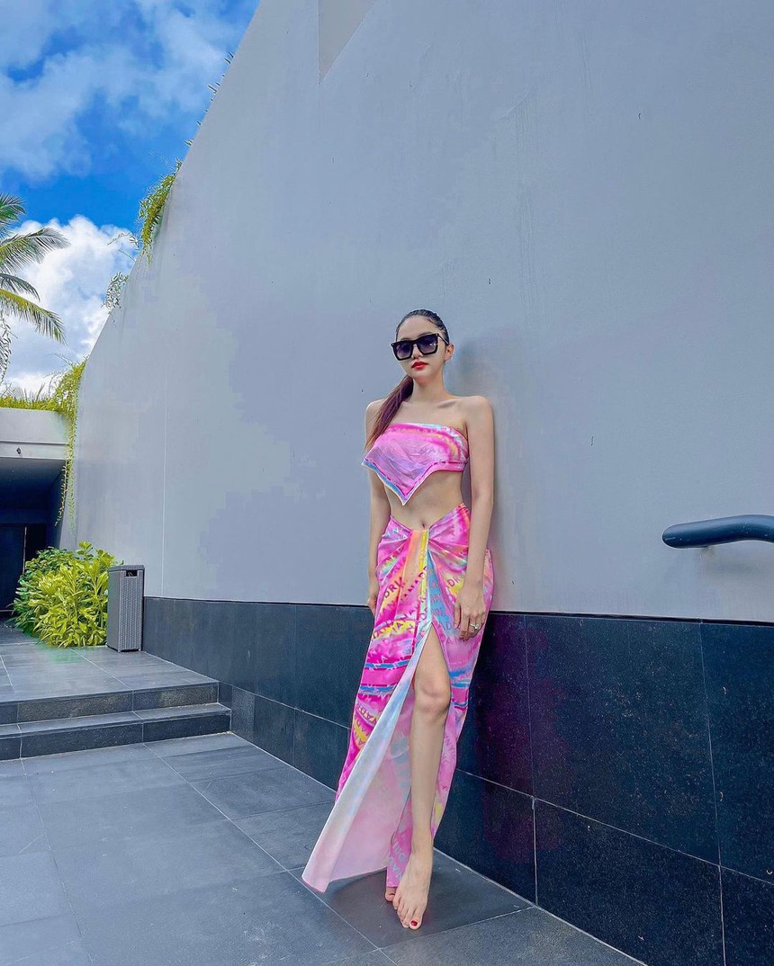 Gu thời trang du lịch đẹp "hết nước chấm" của Hương Giang - Ảnh 13.