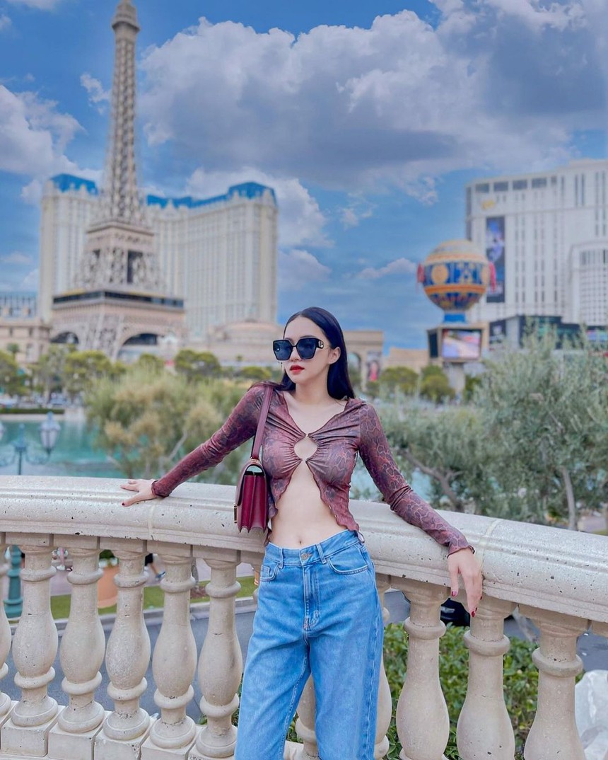 Gu thời trang du lịch đẹp "hết nước chấm" của Hương Giang - Ảnh 6.