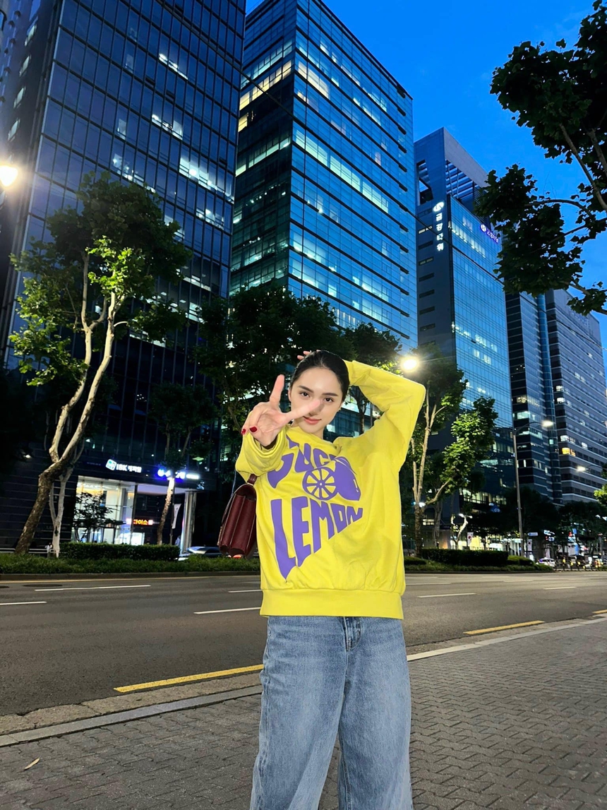 Gu thời trang du lịch đẹp "hết nước chấm" của Hương Giang - Ảnh 5.