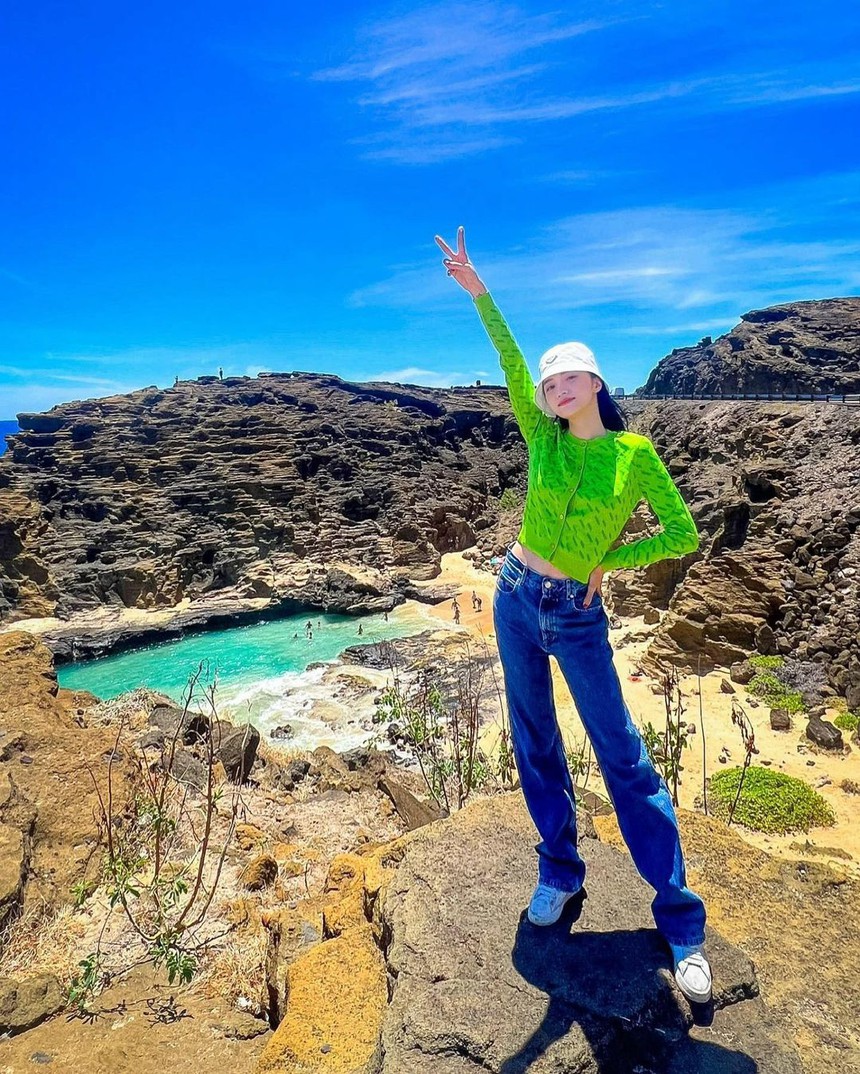 Gu thời trang du lịch đẹp "hết nước chấm" của Hương Giang - Ảnh 2.