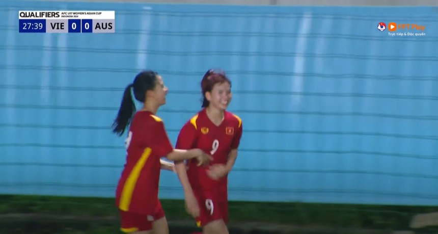 Hoa khôi U17 nữ Việt Nam bứt tốc và ghi bàn solo vào lưới đội bóng hàng đầu châu Á, được CĐV so sánh với Thanh Nhã - Ảnh 3.