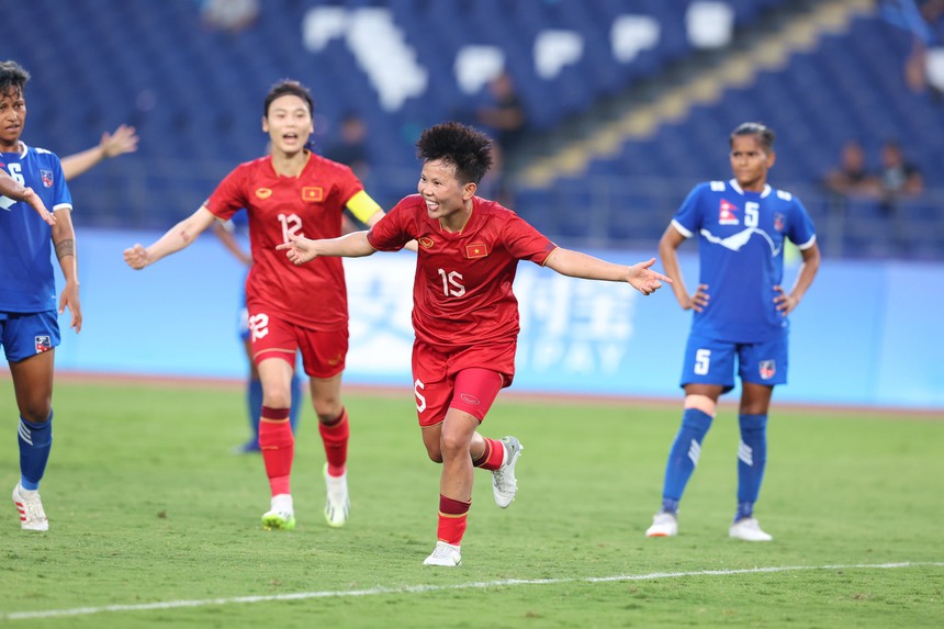 Ngôi sao đá thay Huỳnh Như tỏa sáng, ĐT nữ Việt Nam 'ca khúc khải hoàn' trong trận mở màn ASIAD 2023 - Ảnh 3.